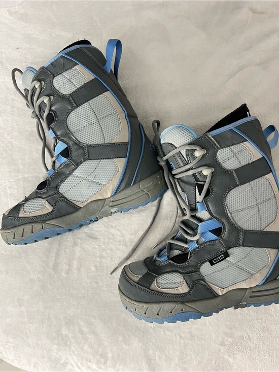 Shoes - Women’s Gray and Light Blue High-Top Snow Boots (read description)